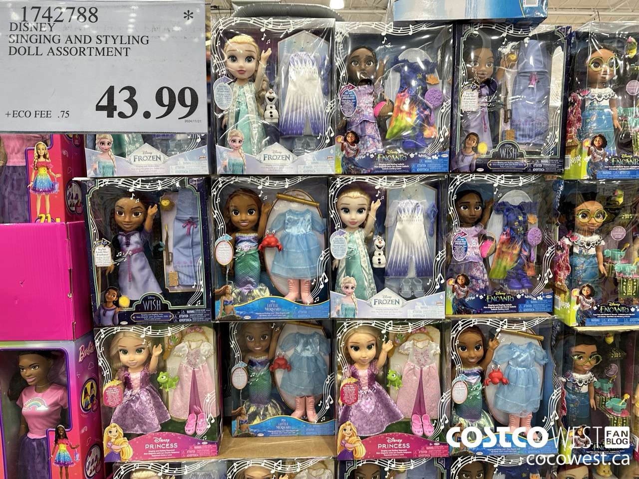 1742788 DISNEY PRINCESS SINGING DOLL W/ ACCESSORIES $43.99