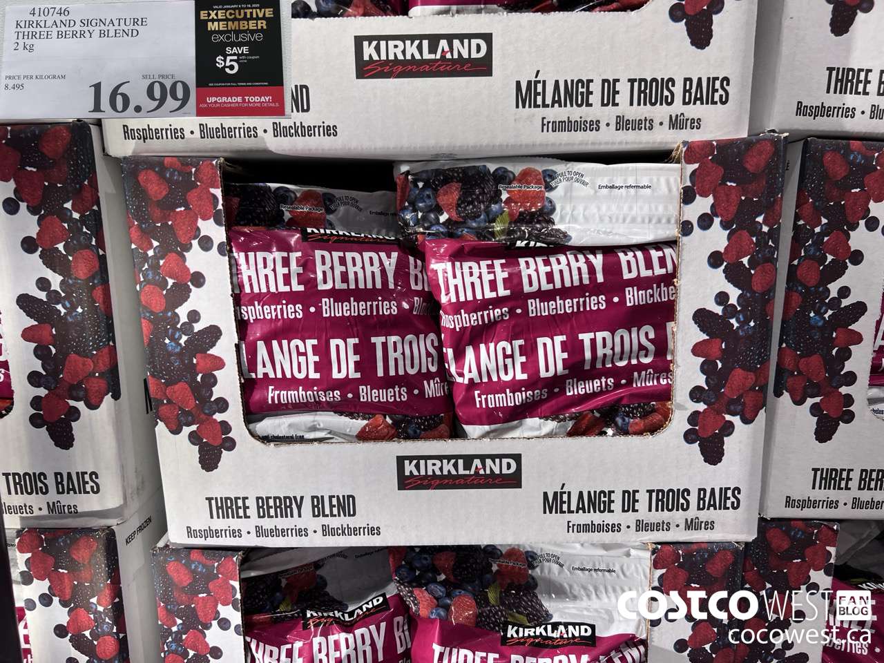 410746 KIRKLAND SIGNATURE THREE BERRY BLEND 2 kg ($5.00 INSTANT SAVINGS EXPIRES ON 2025-01-19) $11.99