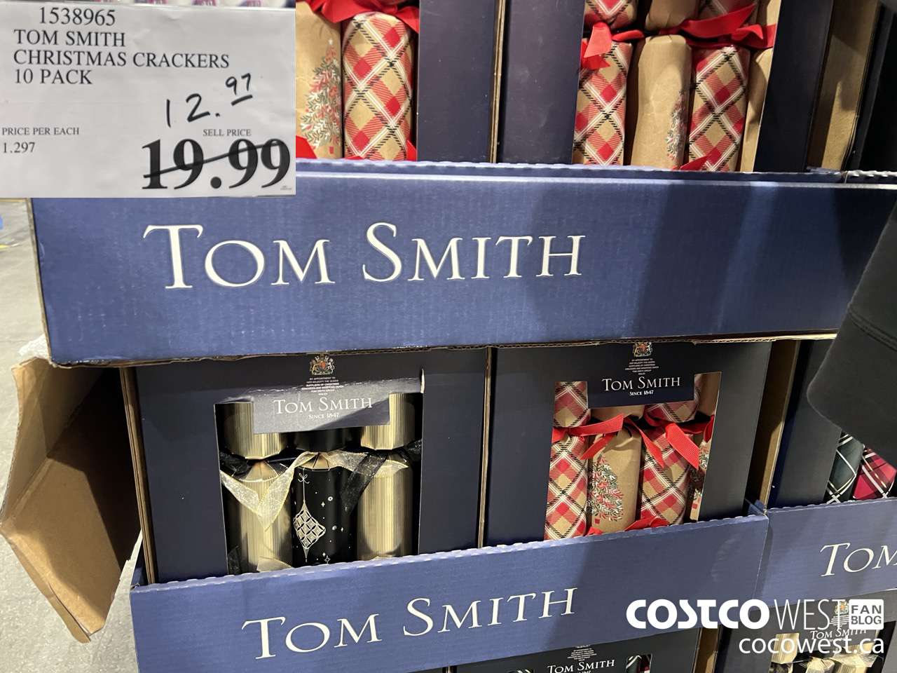 1538965 TOM SMITH CHRISTMAS CRACKERS 10 PACK $12.97