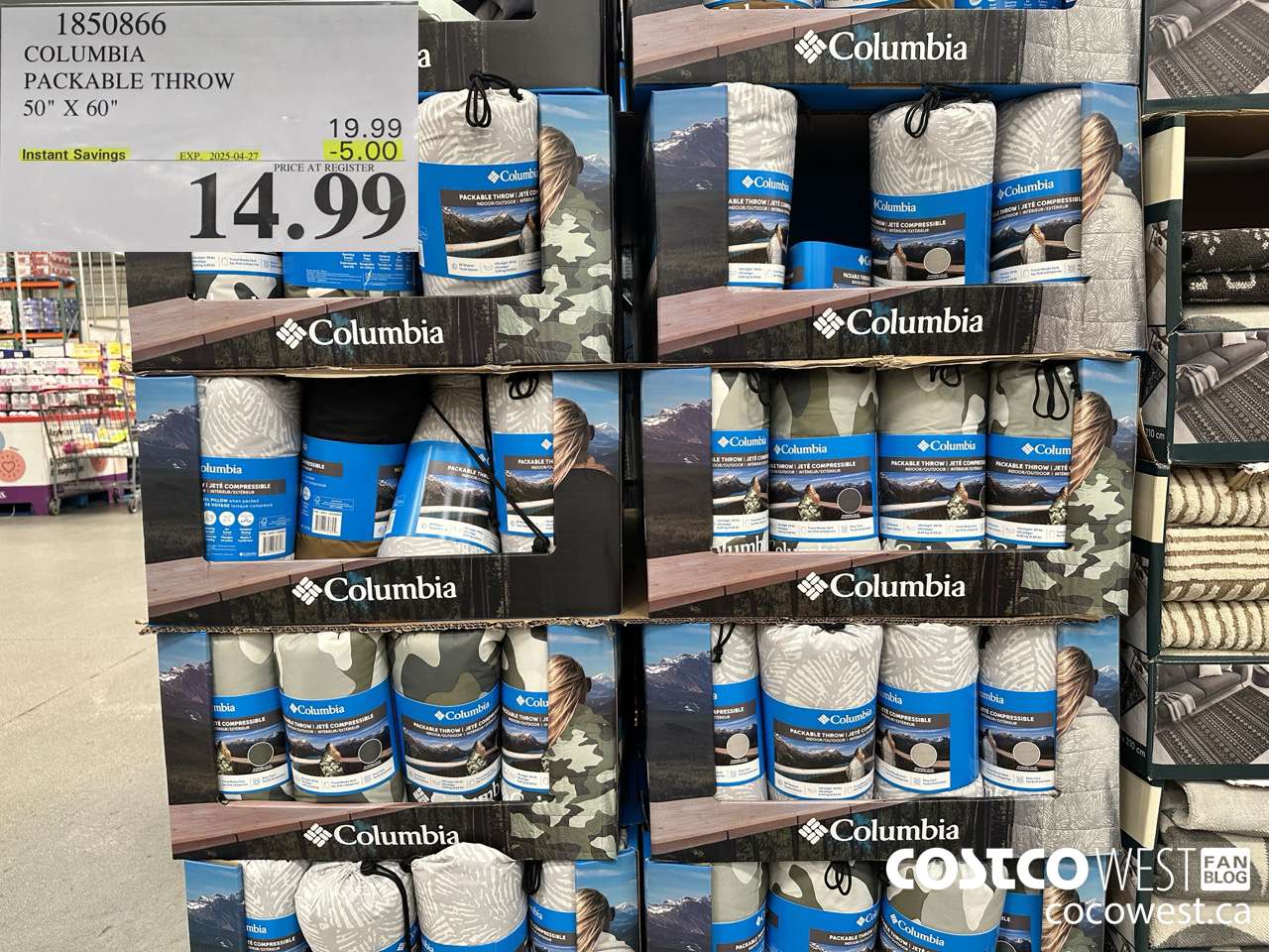 1850866 COLUMBIA PACKABLE THROW 50