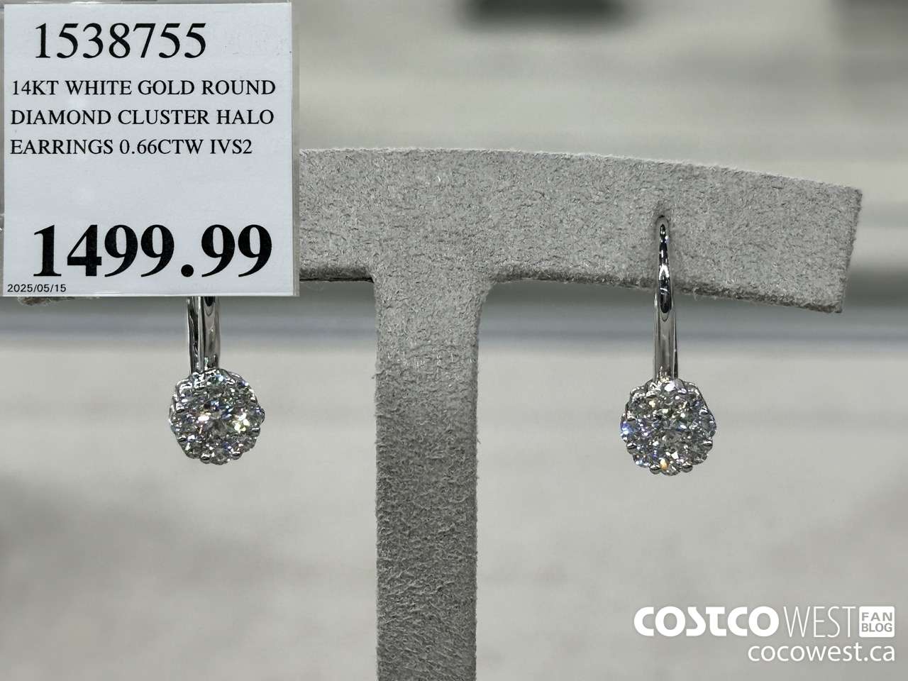 1538755 14KT WHITE GOLD ROUND DIAMOND CLUSTER HALO EARRINGS 0.66CTW IVS2 $1499.99
