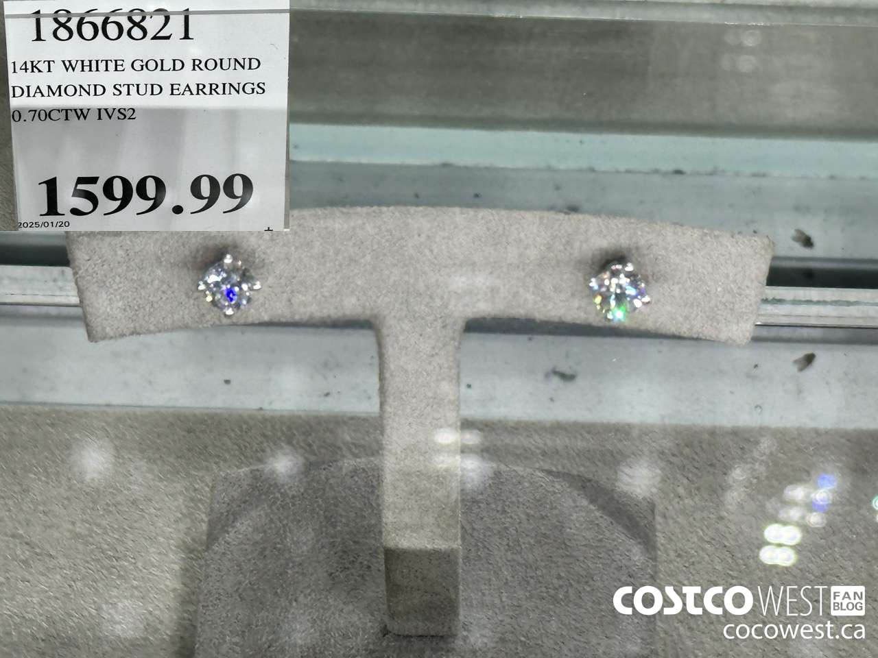 1866821 14KT WHITE GOLD ROUND DIAMOND STUD EARRINGS 0.70CTW IVS2 $1599.99