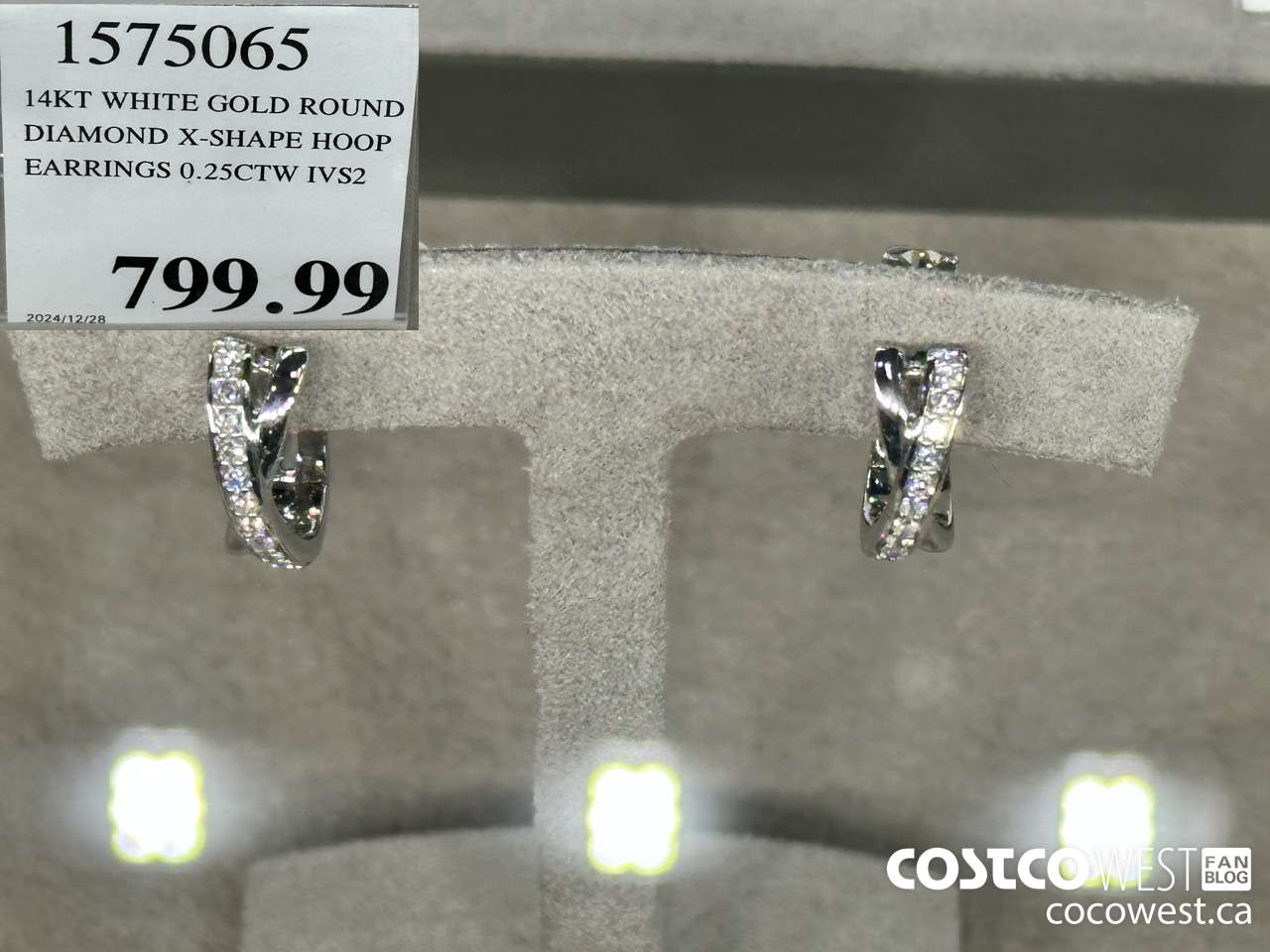 1575065 14KT WHITE GOLD ROUND DIAMOND X-SHAPE HOOP EARRINGS 0.25CTW IVS2 $799.99