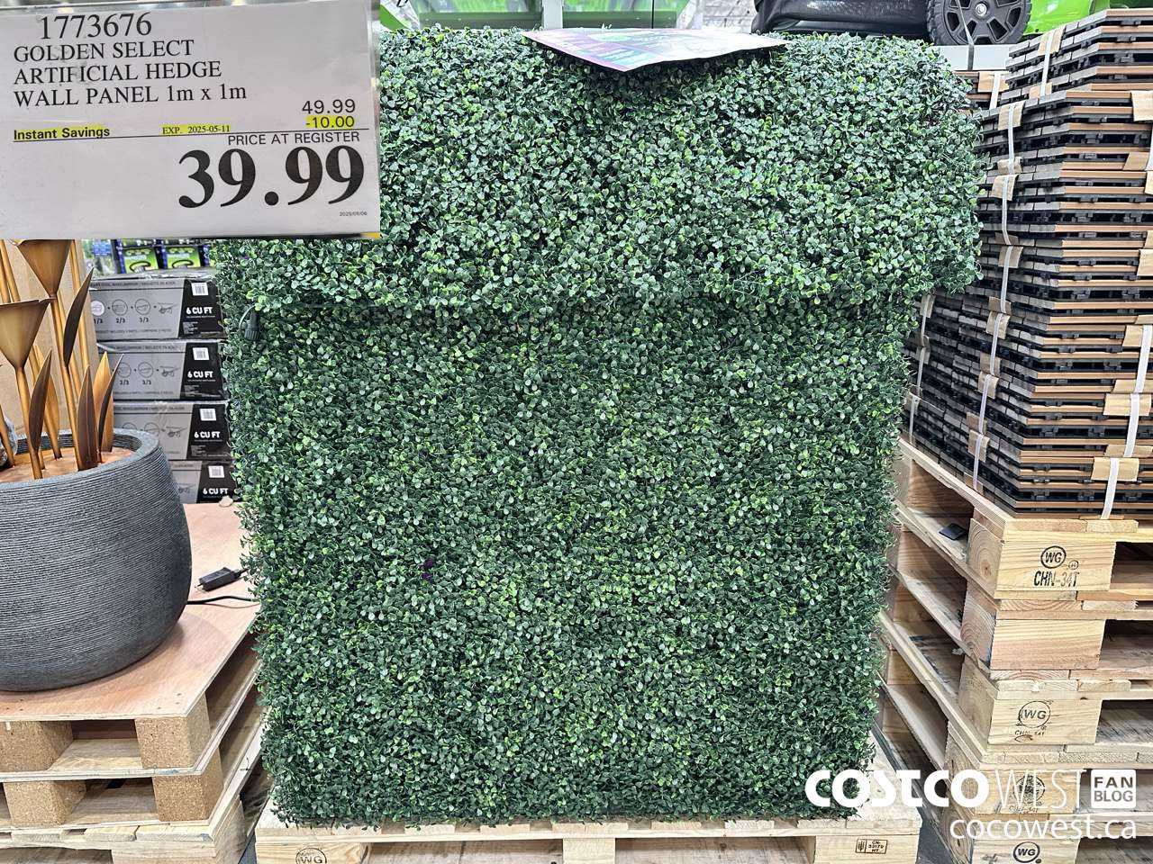 1773676 GOLDEN SELECT ARTIFICIAL HEDGE WALL PANEL 1M X 1M ($10.00 INSTANT SAVINGS EXPIRES ON 2025-05-11) $39.99