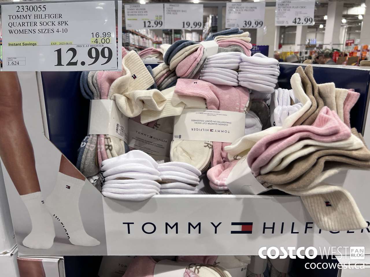 2330055 TOMMY HILFIGER QUARTER SOCK 8PK LADIES SIZES 4-10 ($4.00 INSTANT SAVINGS EXPIRES ON 2025-06-01) $12.99