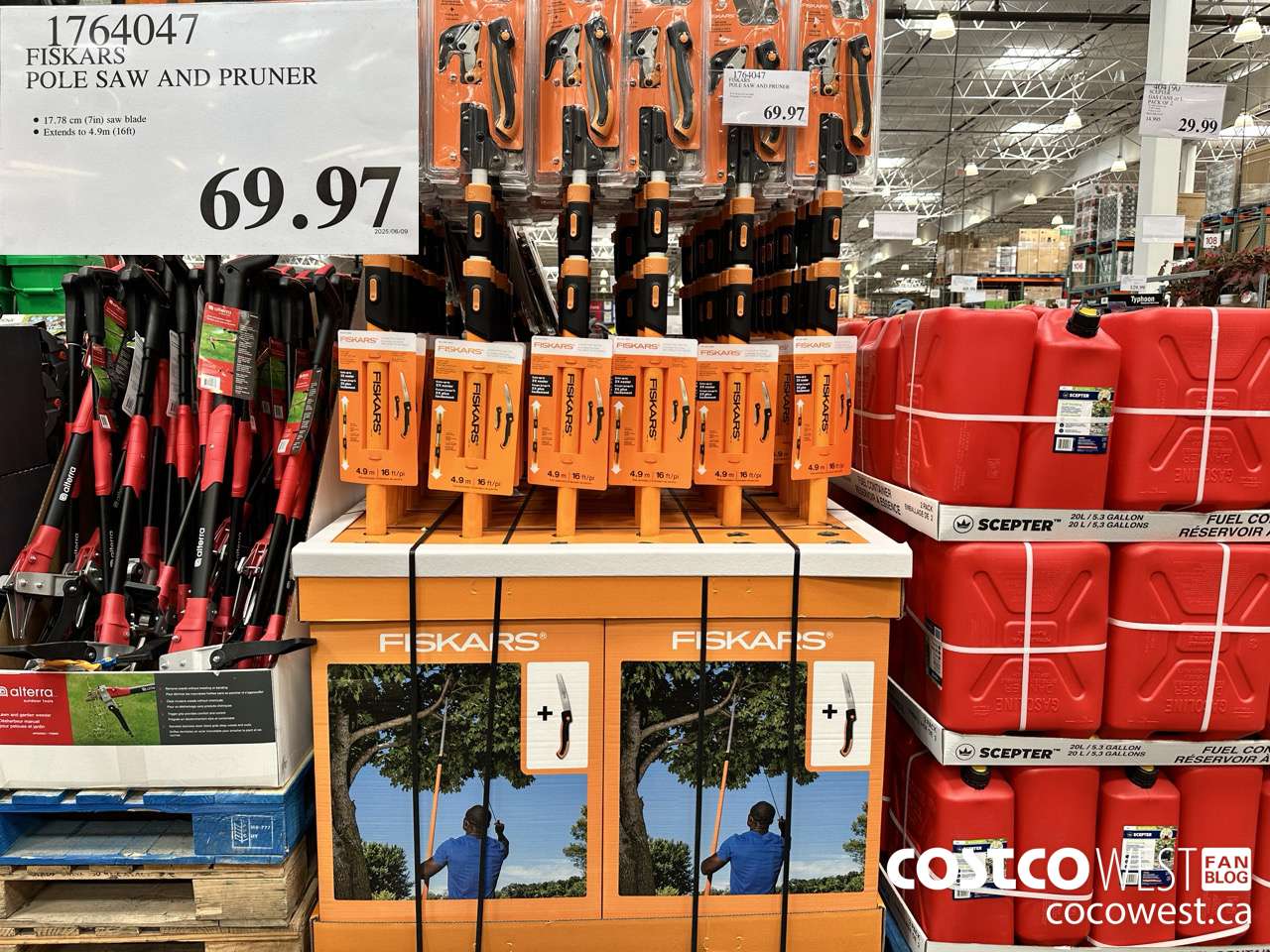 1764047 FISKARS POLE SAW AND PRUNER $69.97