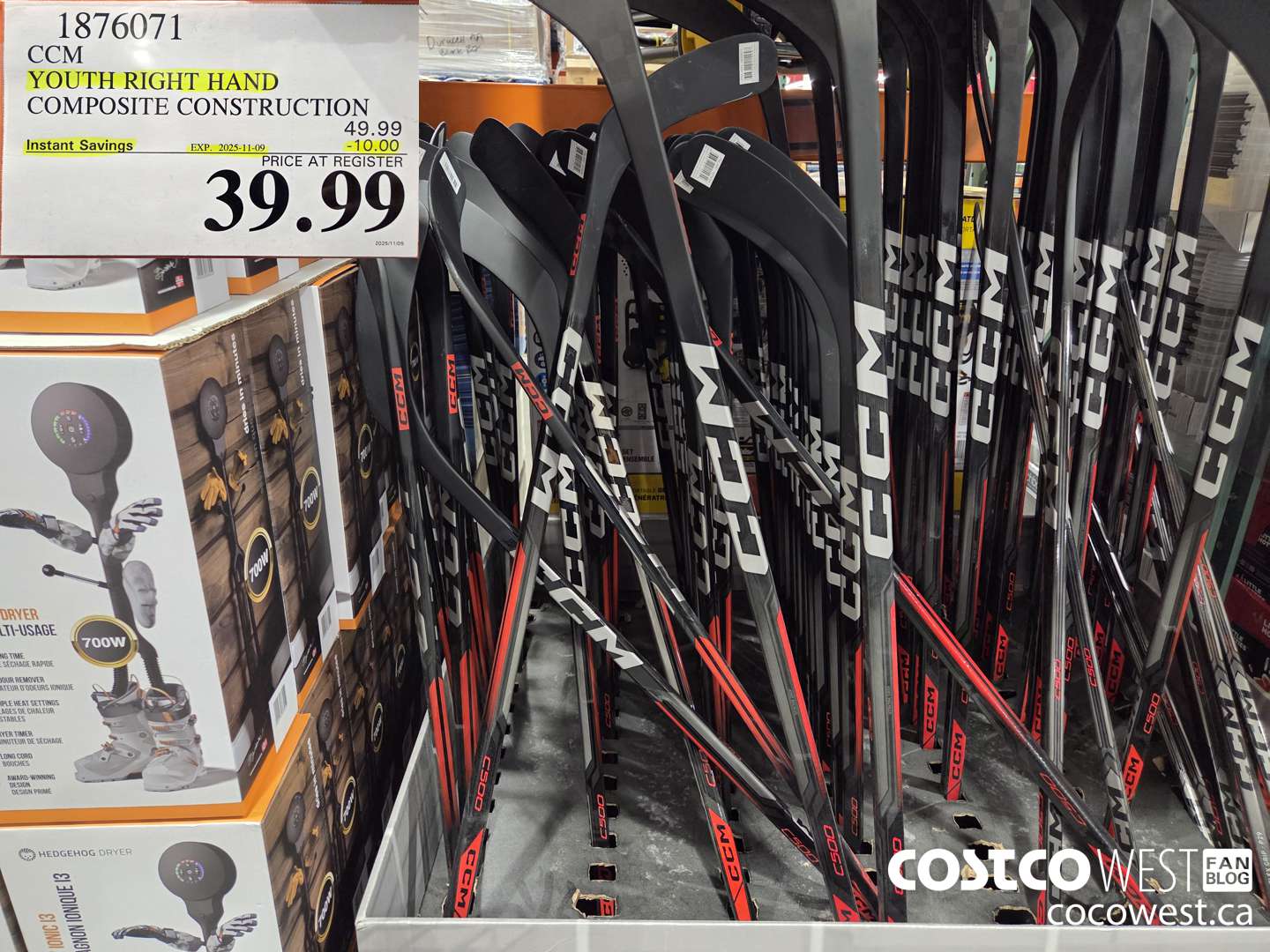 1876071 CCM YOUTH RIGHT HAND HOCKEY STICK COMPOSITE CONSTRUCTION ($10.00 INSTANT SAVINGS EXPIRES ON 2025-11-09) $39.99