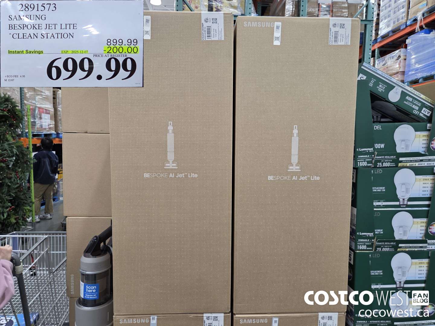 2891573 SAMSUNG BESPOKE JET LITE CLEAN STATION ($200.00 INSTANT SAVINGS EXPIRES ON 2025-12-07) $699.99