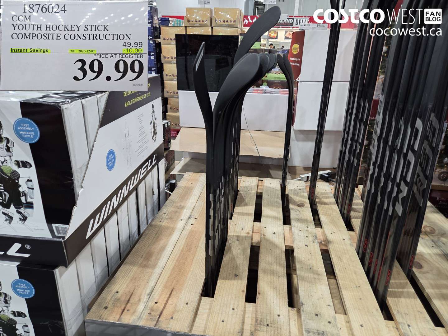 1876024 CCM YOUTH LEFT HAND COMPOSITE CONSTRUCTION ($10.00 INSTANT SAVINGS EXPIRES ON 2024-12-07) $39.99