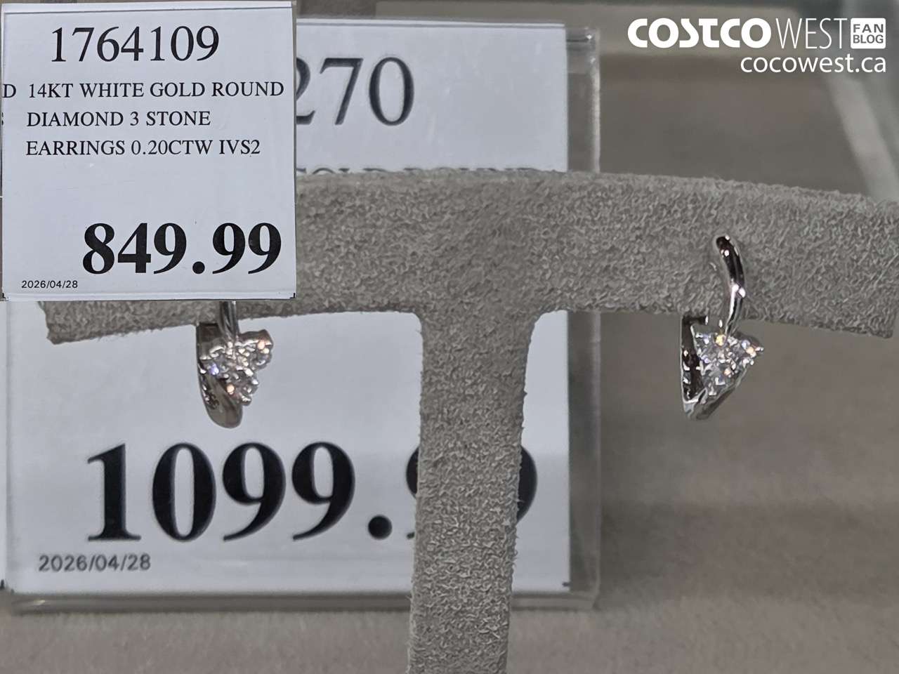 1764109 14KT WHITE GOLD ROUND DIAMOND 3 STONE EARRINGS 0.20CTW IVS2 $849.99