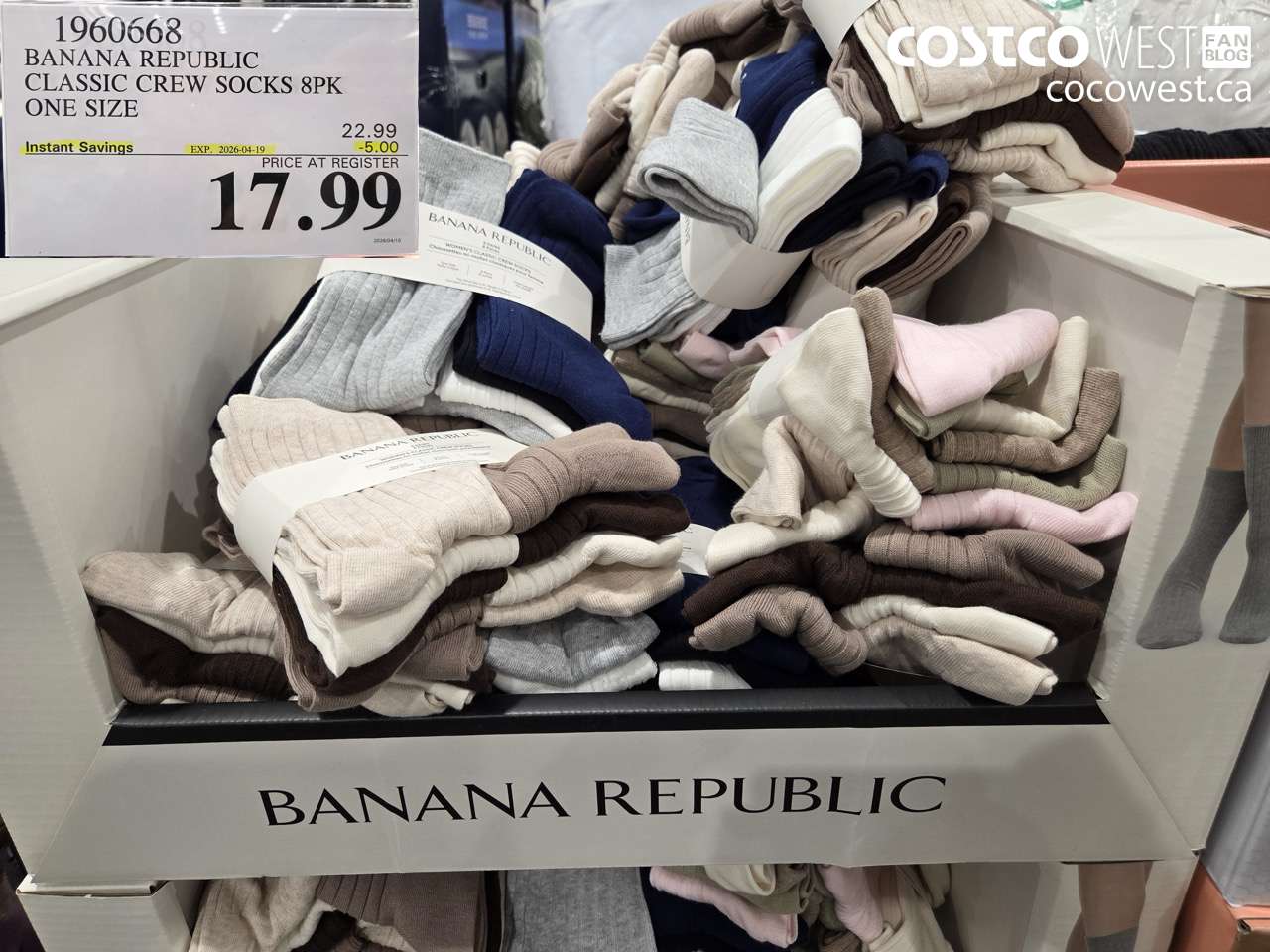 1960668 BANANA REPUBLIC CLASSIC CREW SOCKS 8PK ONE SIZE ($5.00 INSTANT SAVINGS EXPIRES ON 2026-04-19) $17.99