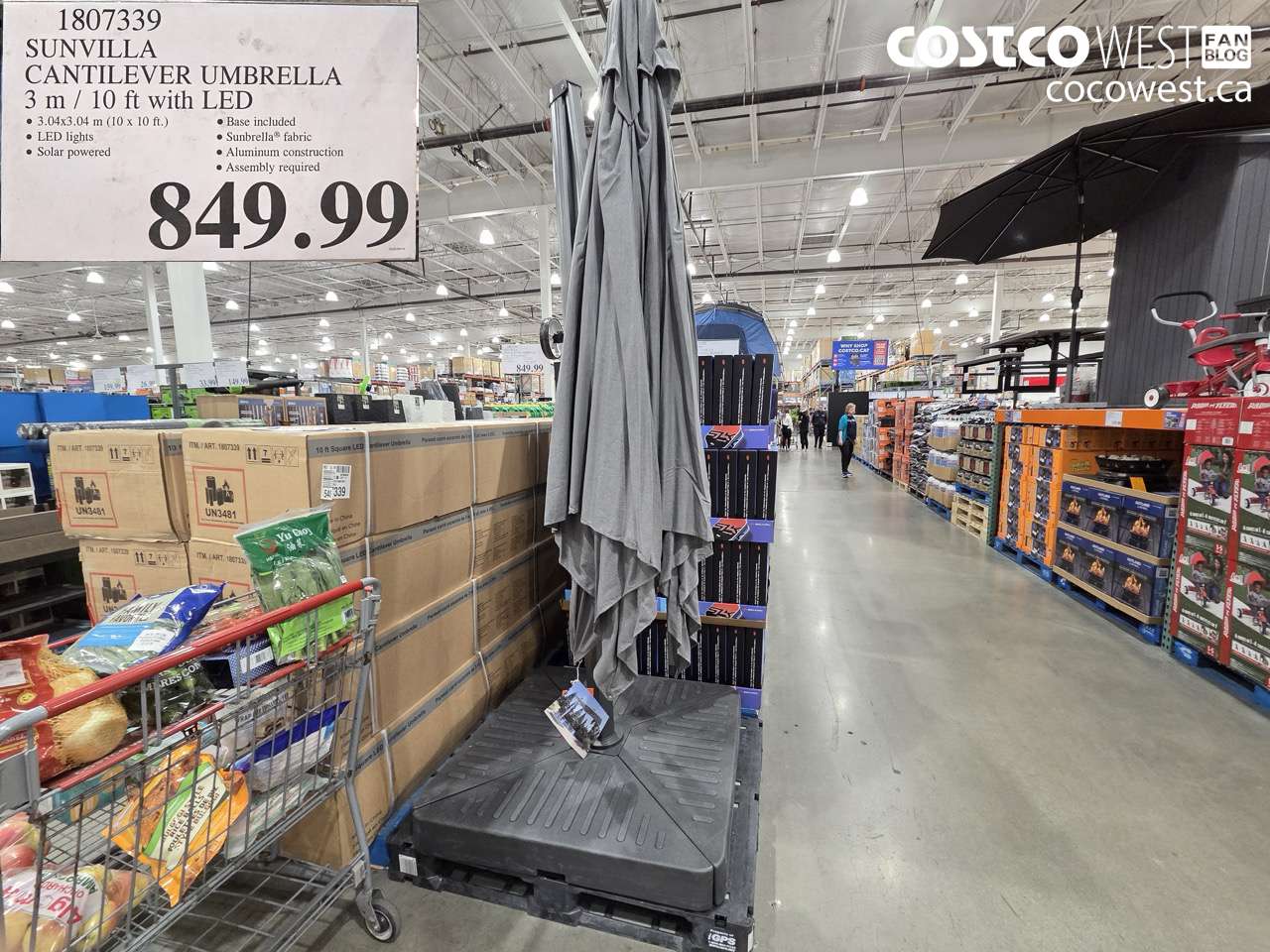 1807339 SUNVILLA CANTILEVER UMBRELLA 3 M / 10 FT WITH LED $849.99