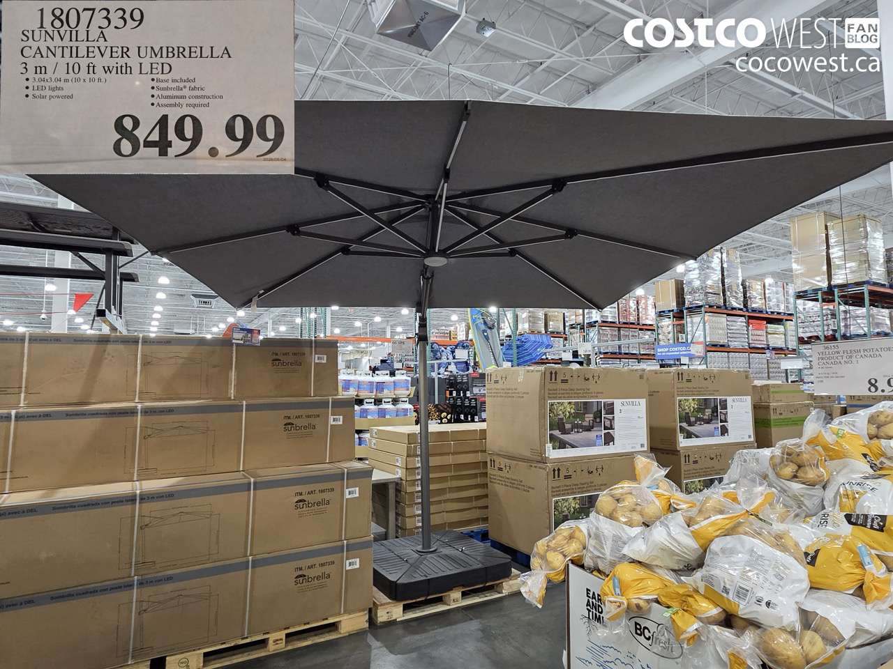 1807339 SUNVILLA CANTILEVER UMBRELLA 3 M / 10 FT WITH LED $849.99