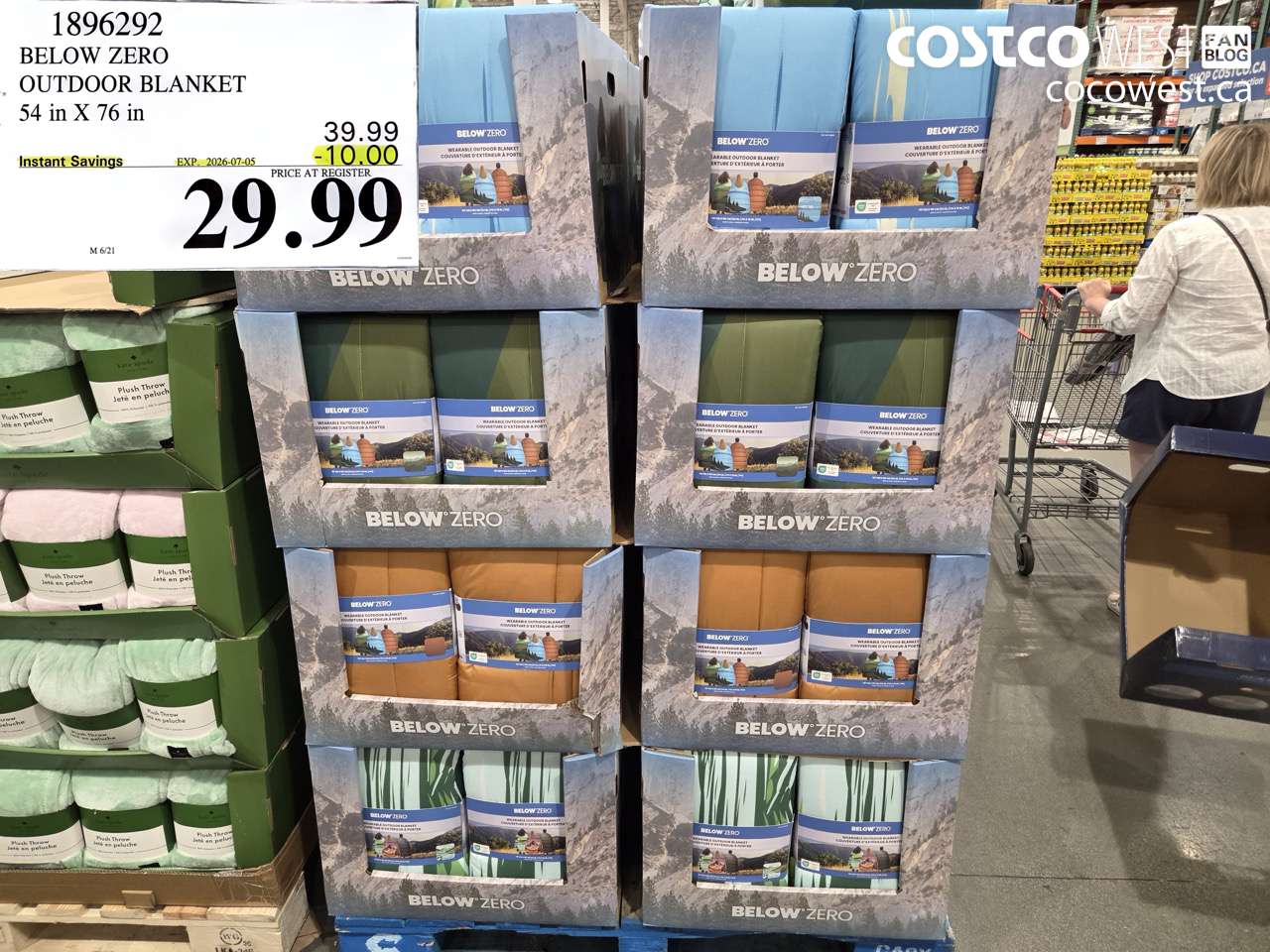 1896292 BELOW ZERO OUTDOOR BLANKET 54 IN X 76 IN ($10.00 INSTANT SAVINGS EXPIRES ON 2026-07-05) $29.99