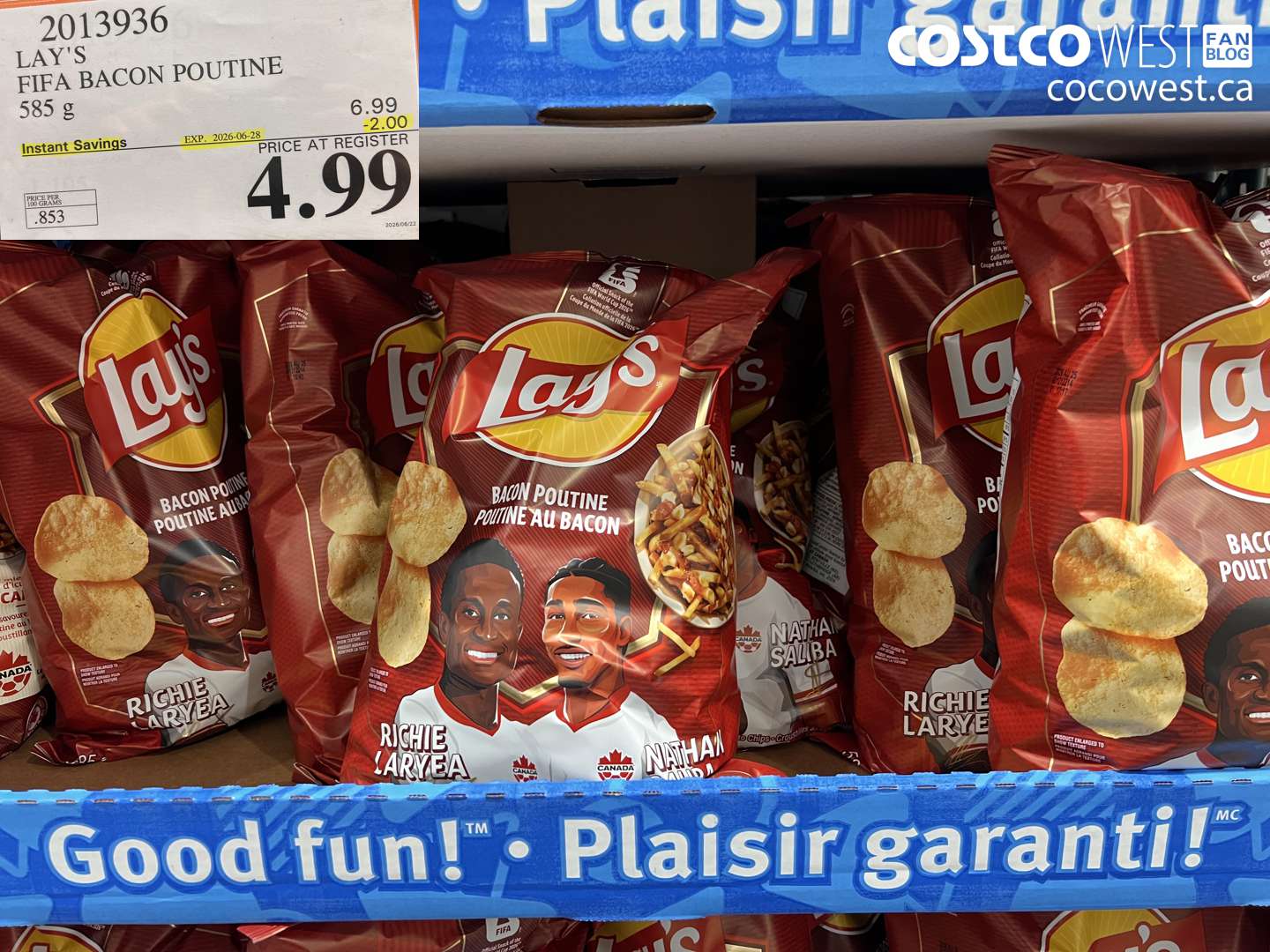 2013936 LAY'S FIFA BACON POUTINE 585 G ($2.00 INSTANT SAVINGS EXPIRES ON 2026-06-28) $4.99