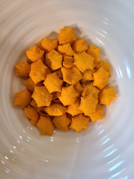 Costco MadeGood Cheddar Flavoured Star Puffed Crackers - Costco West ...